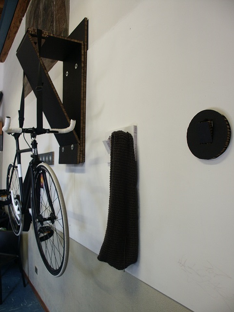 cartboard_bicycle_hanger_isia_design_florence_.jpg